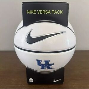 Nike Elite Versa Tack Basketball NCAA Kentucky University Full Size Ball 29.5